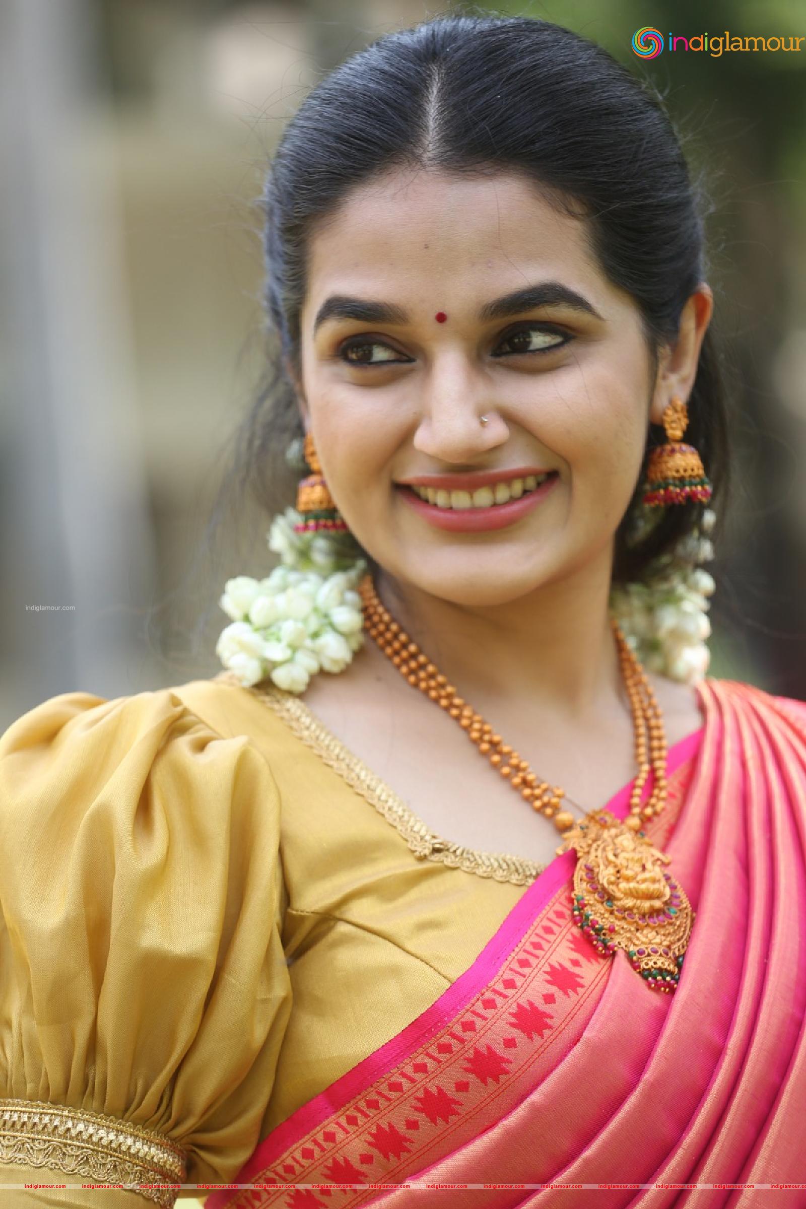 Aparna Janardanan Actress hd photo
