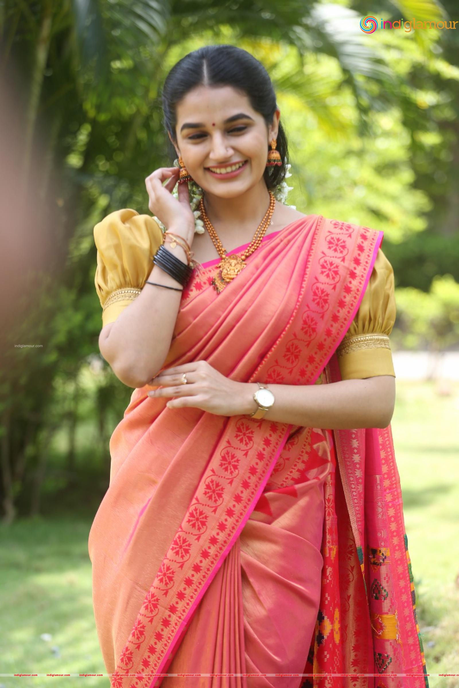 Aparna Janardanan Actress hd photo