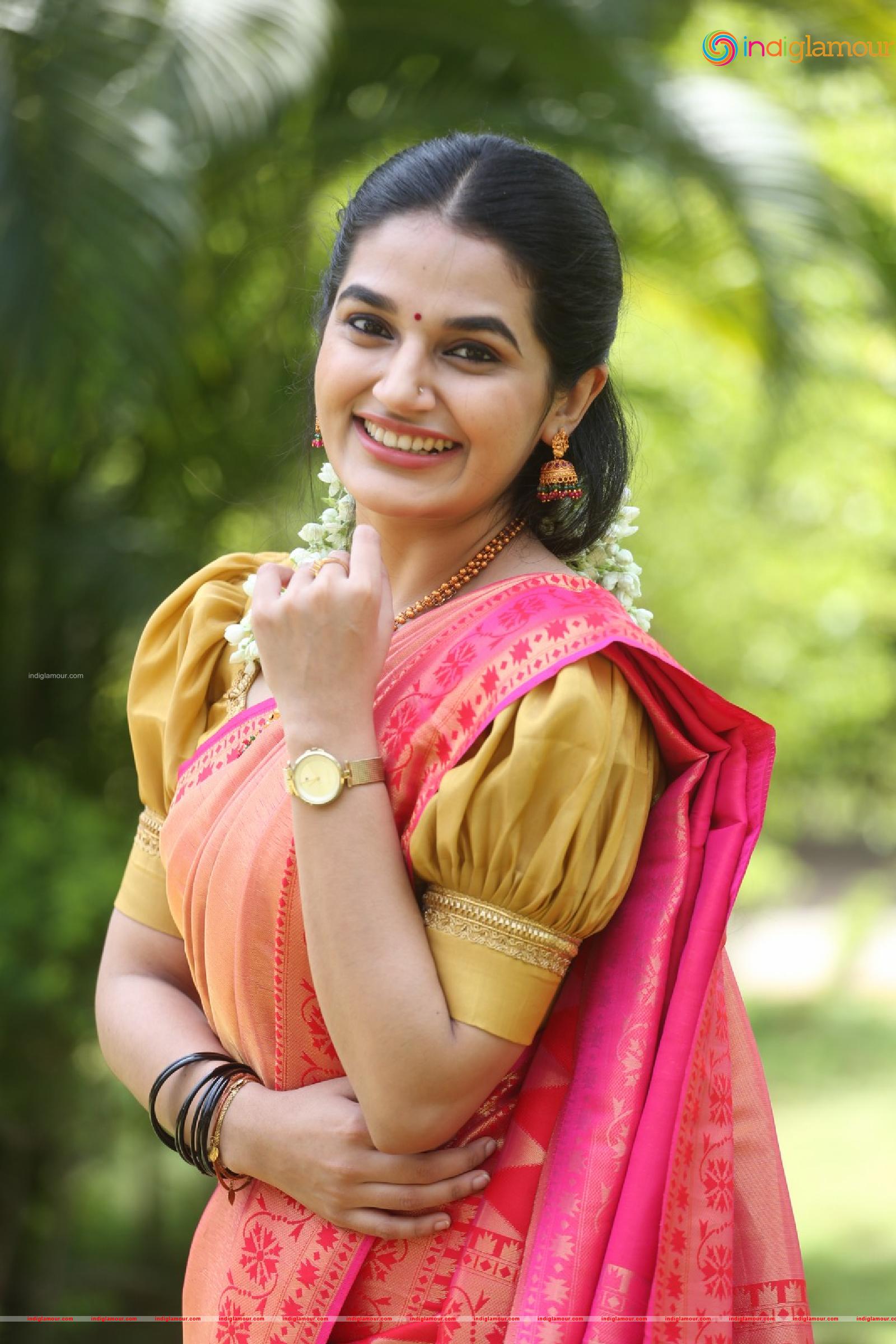 Aparna Janardanan Actress hd photo