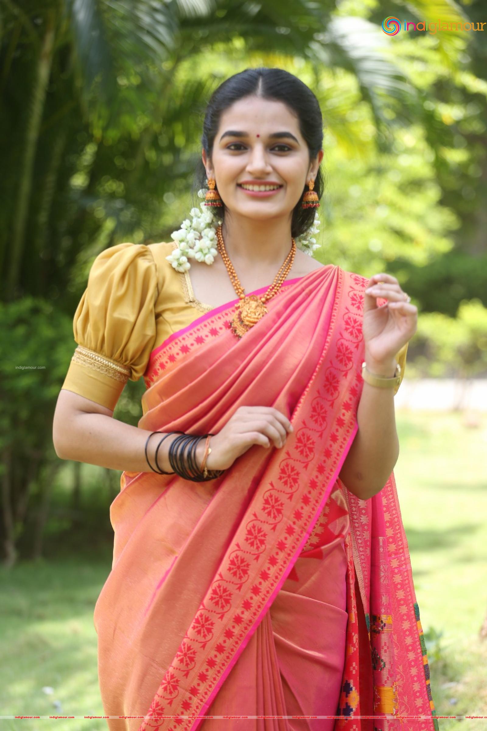 Aparna Janardanan Actress hd photo