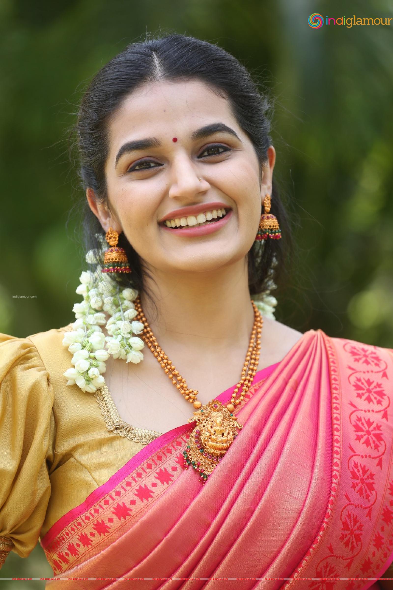 Aparna Janardanan Actress hd photo