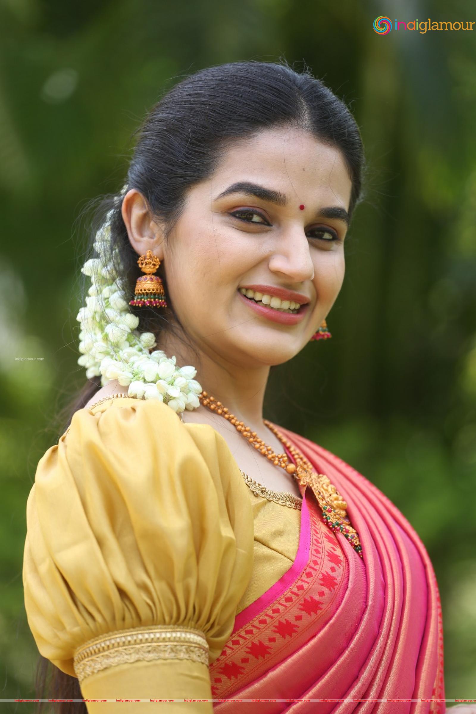 Aparna Janardanan Actress hd photo