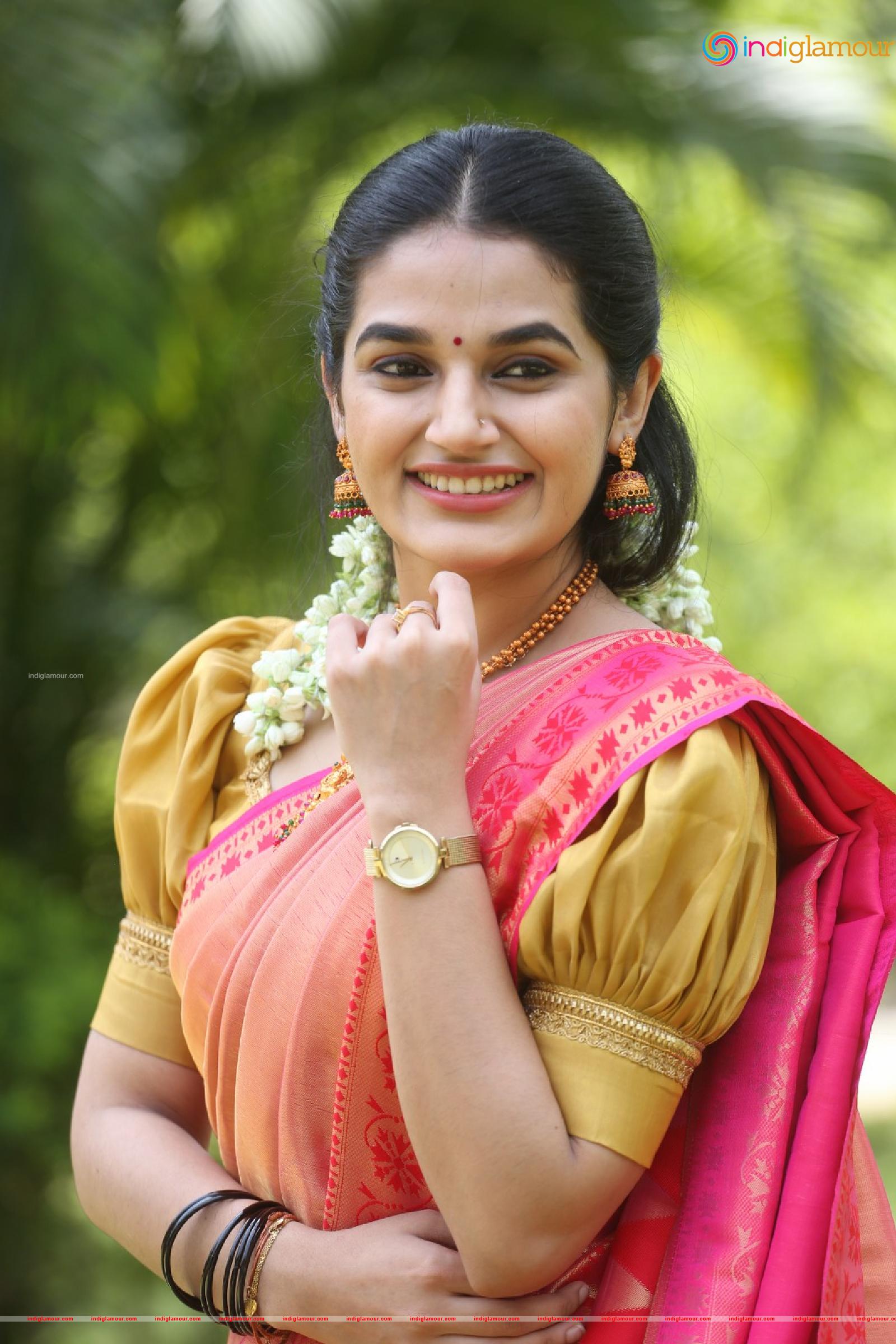 Aparna Janardanan Actress hd photo