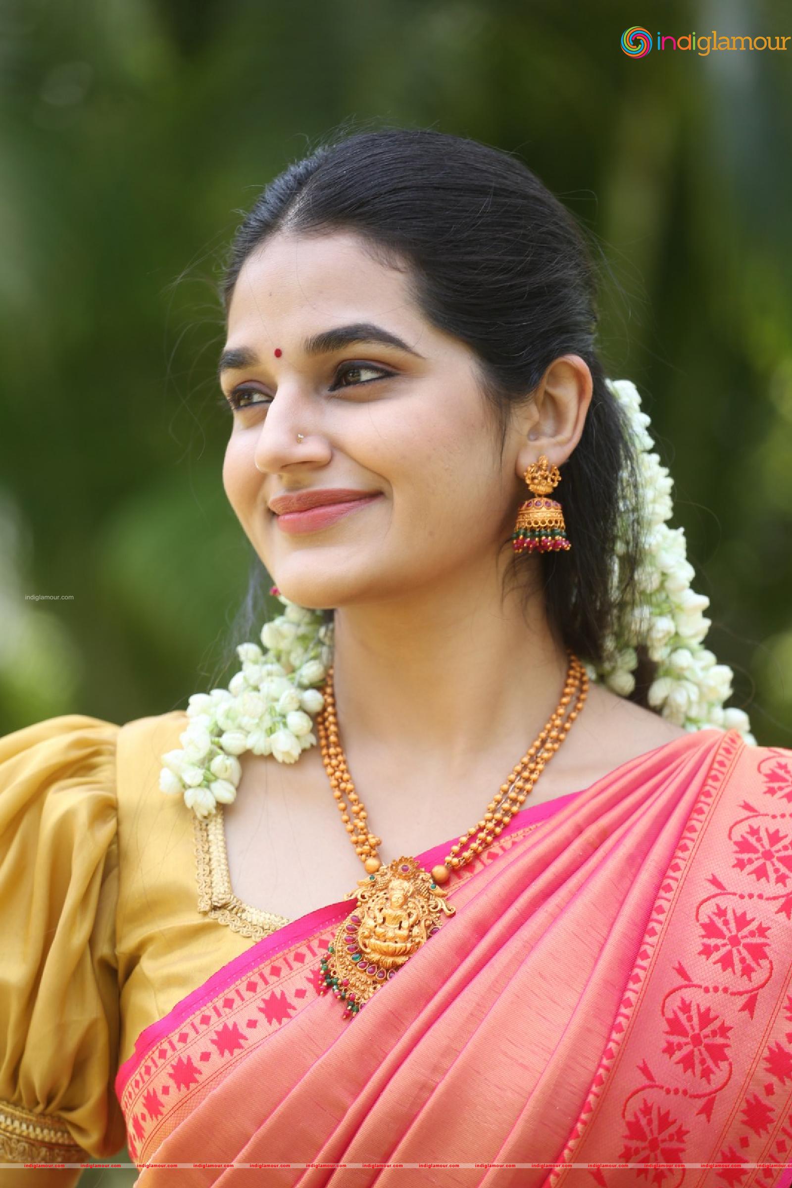 Aparna Janardanan Actress hd photo