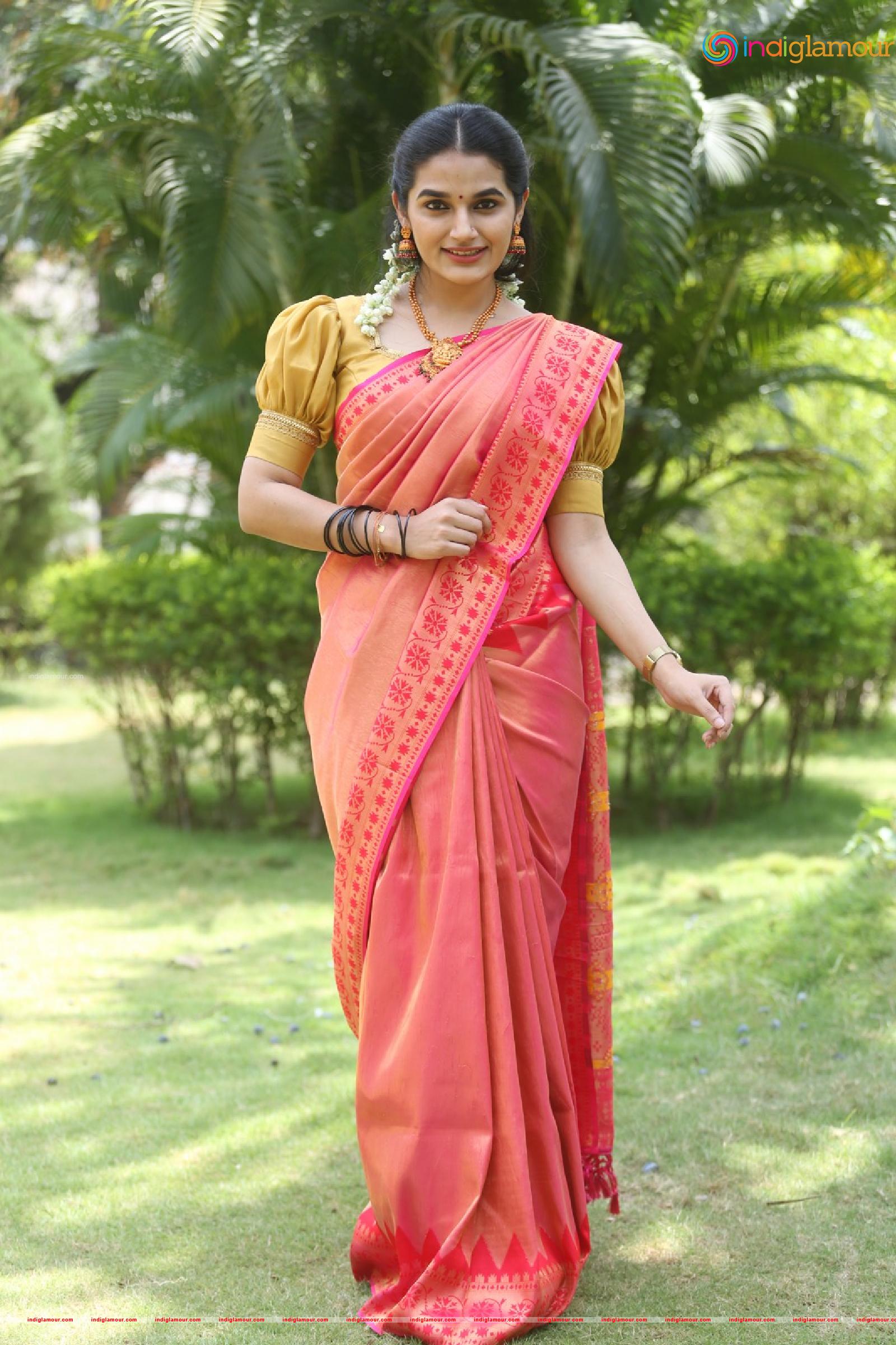 Aparna Janardanan Actress hd photo