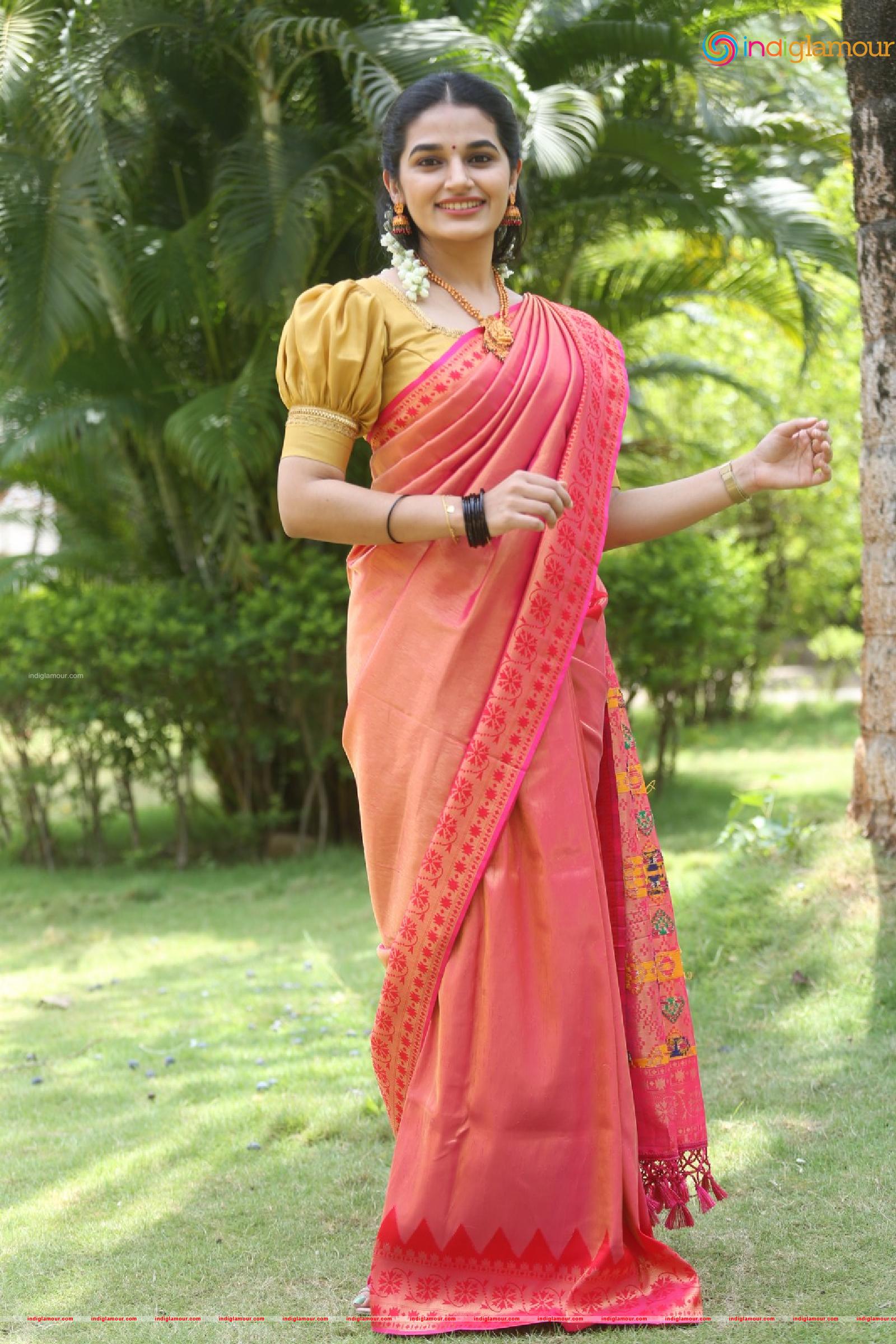 Aparna Janardanan Actress hd photo