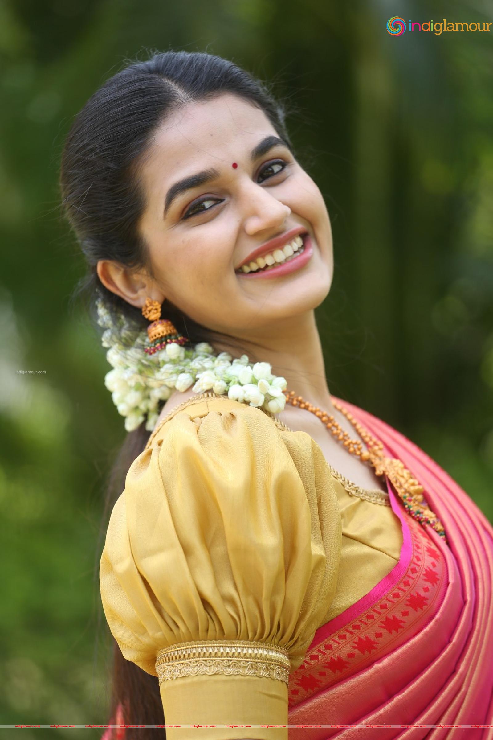 Aparna Janardanan Actress hd photo