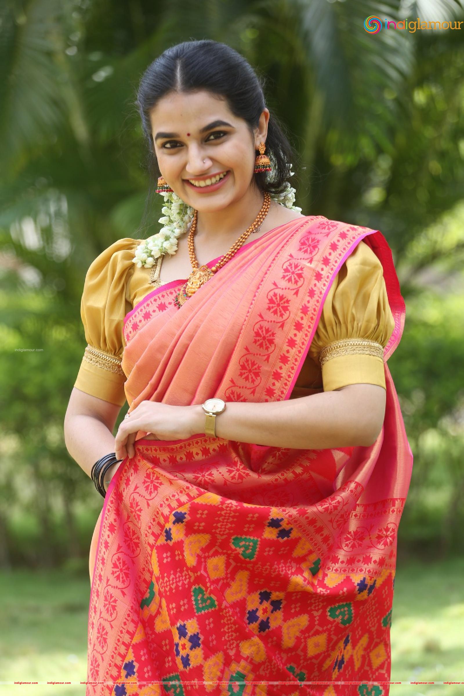 Aparna Janardanan Actress hd photo