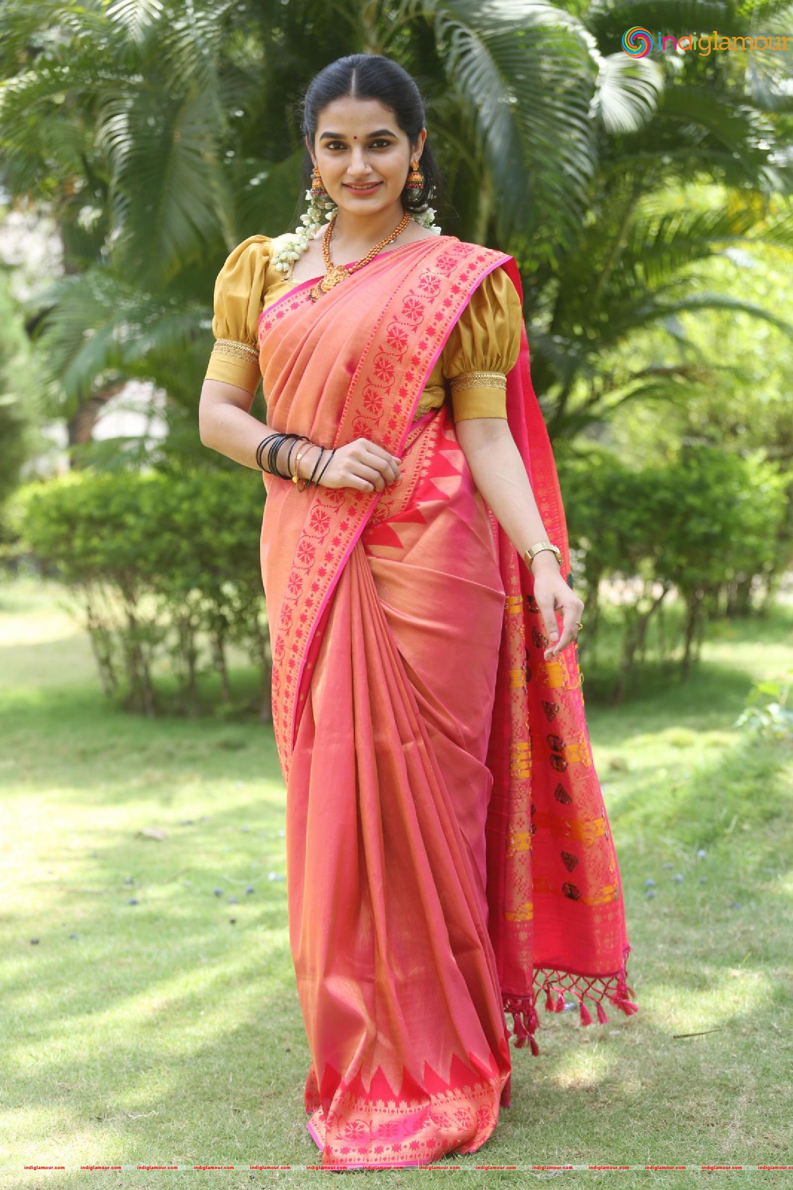 Aparna Janardanan Actress hd photo
