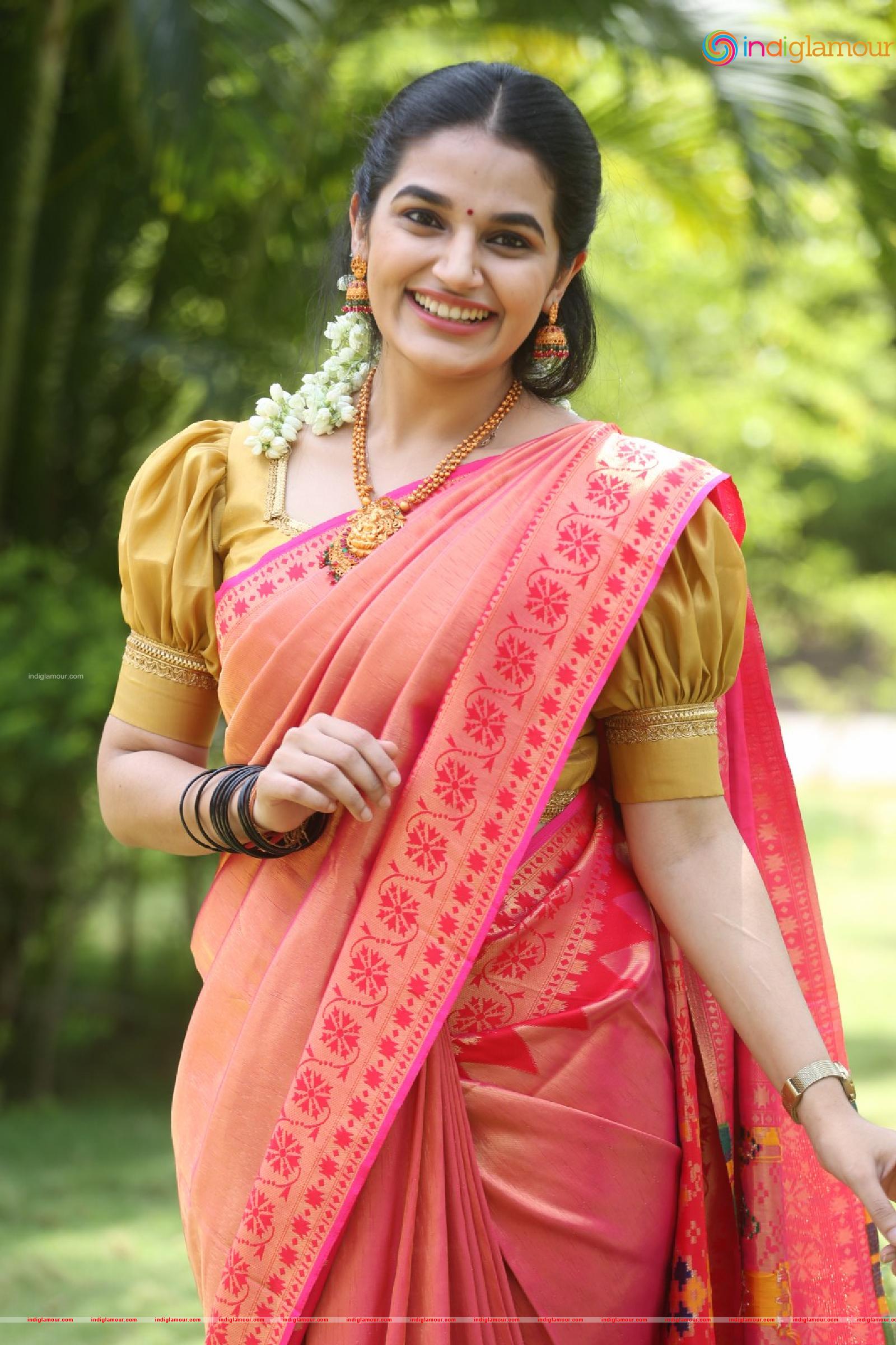 Aparna Janardanan Actress hd photo