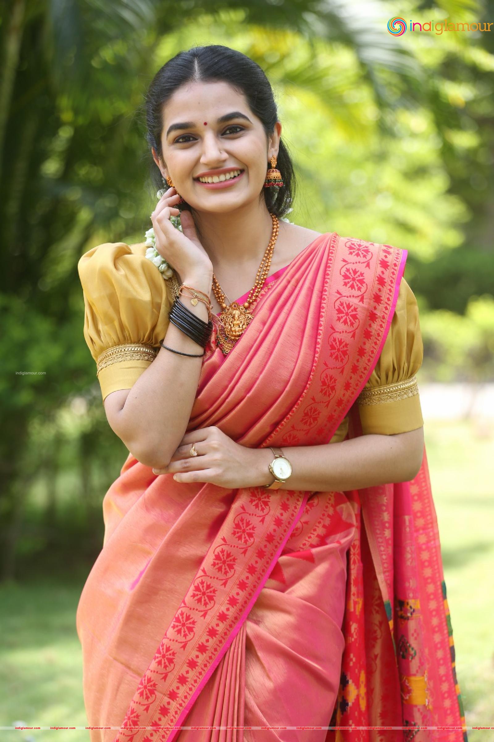 Aparna Janardanan Actress hd photo