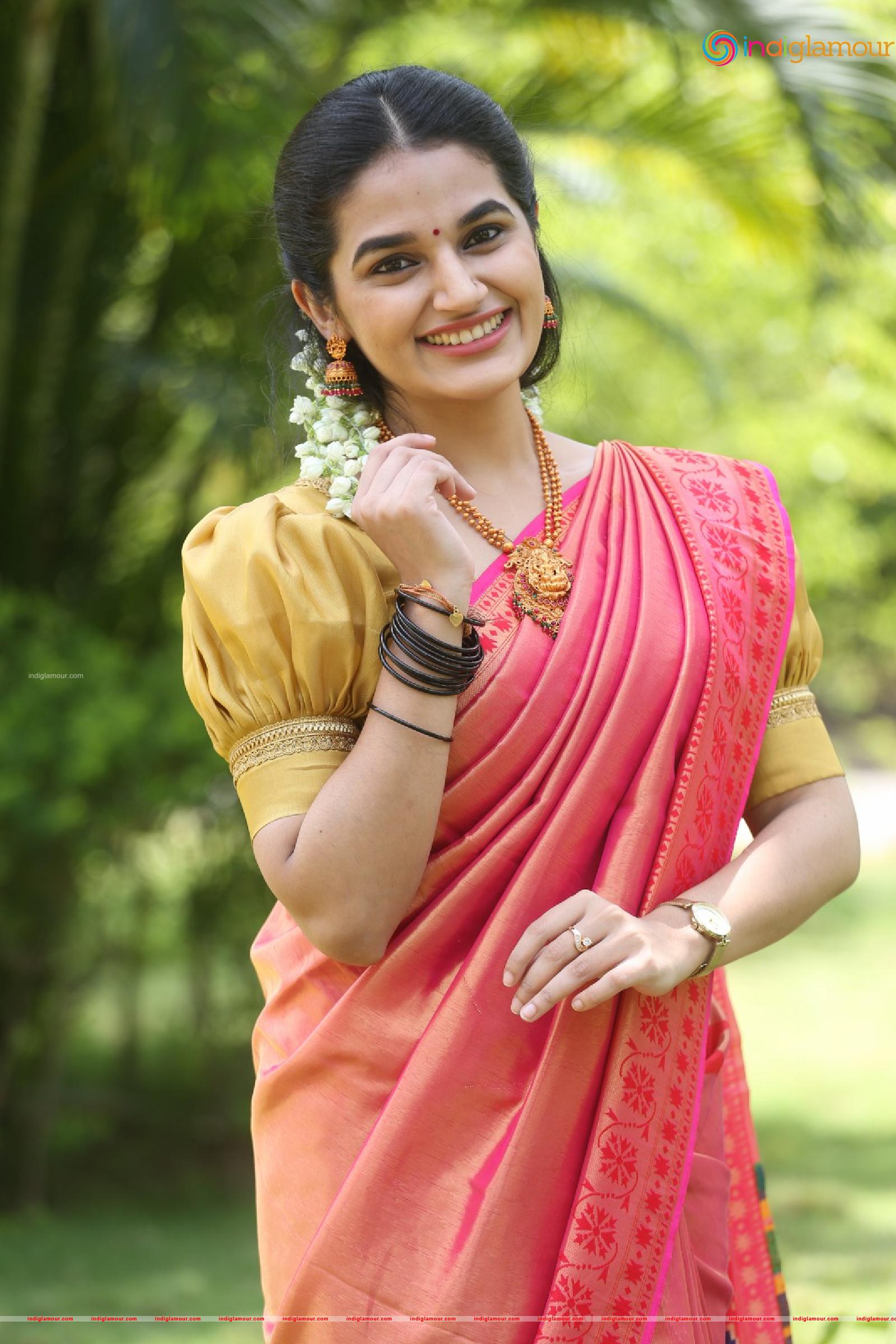 Aparna Janardanan Actress hd photo