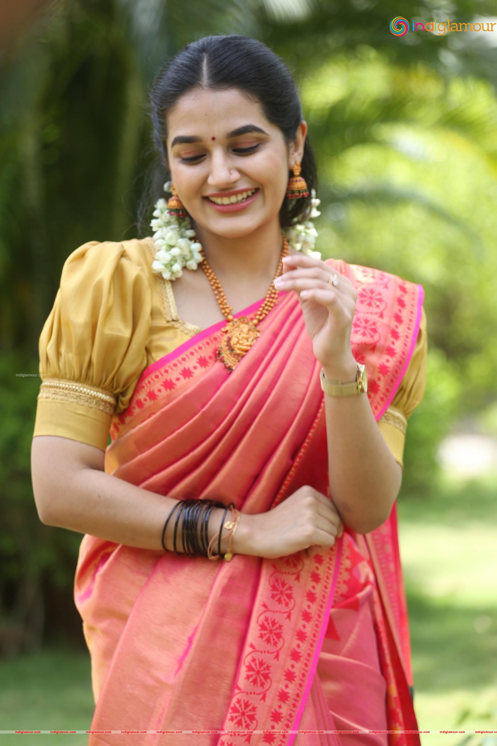 Aparna Janardanan Actress hd photo