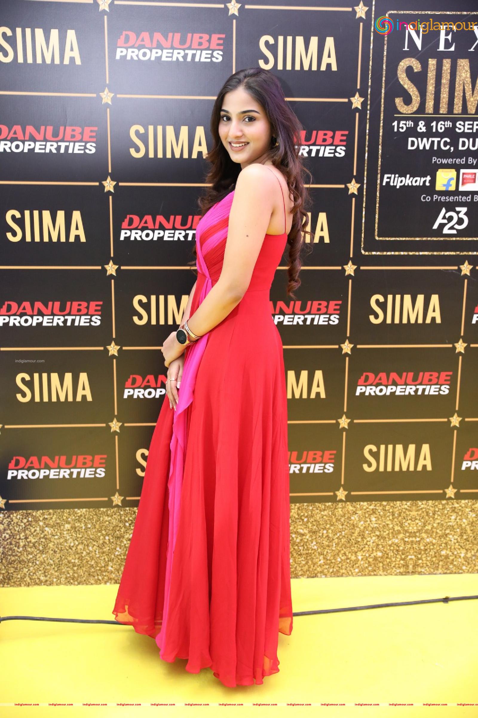 Pranavi Manukonda Actress hd photo