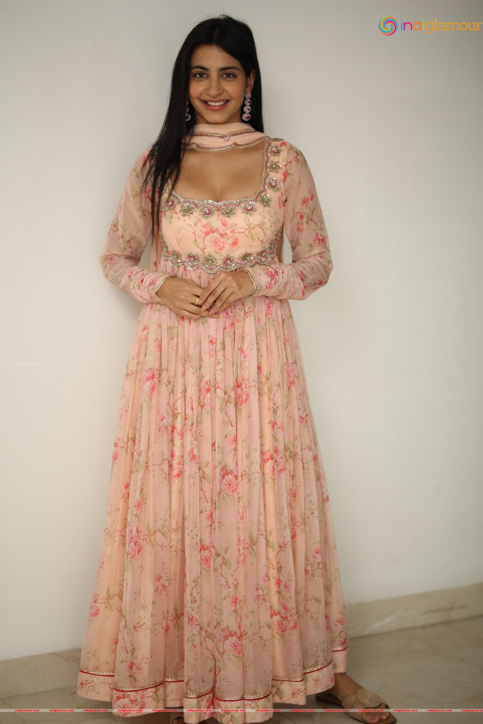Pragathi Srivastava Actress hd photo
