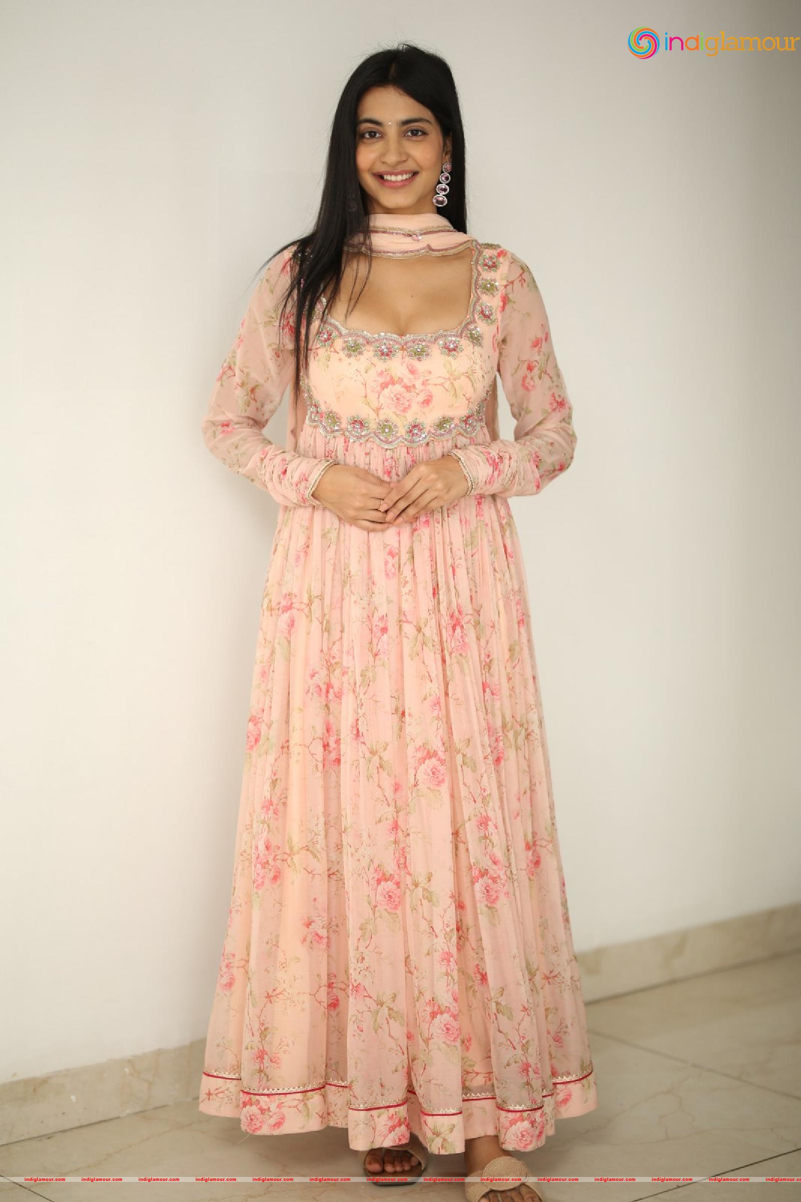 Pragathi Srivastava Actress hd photo