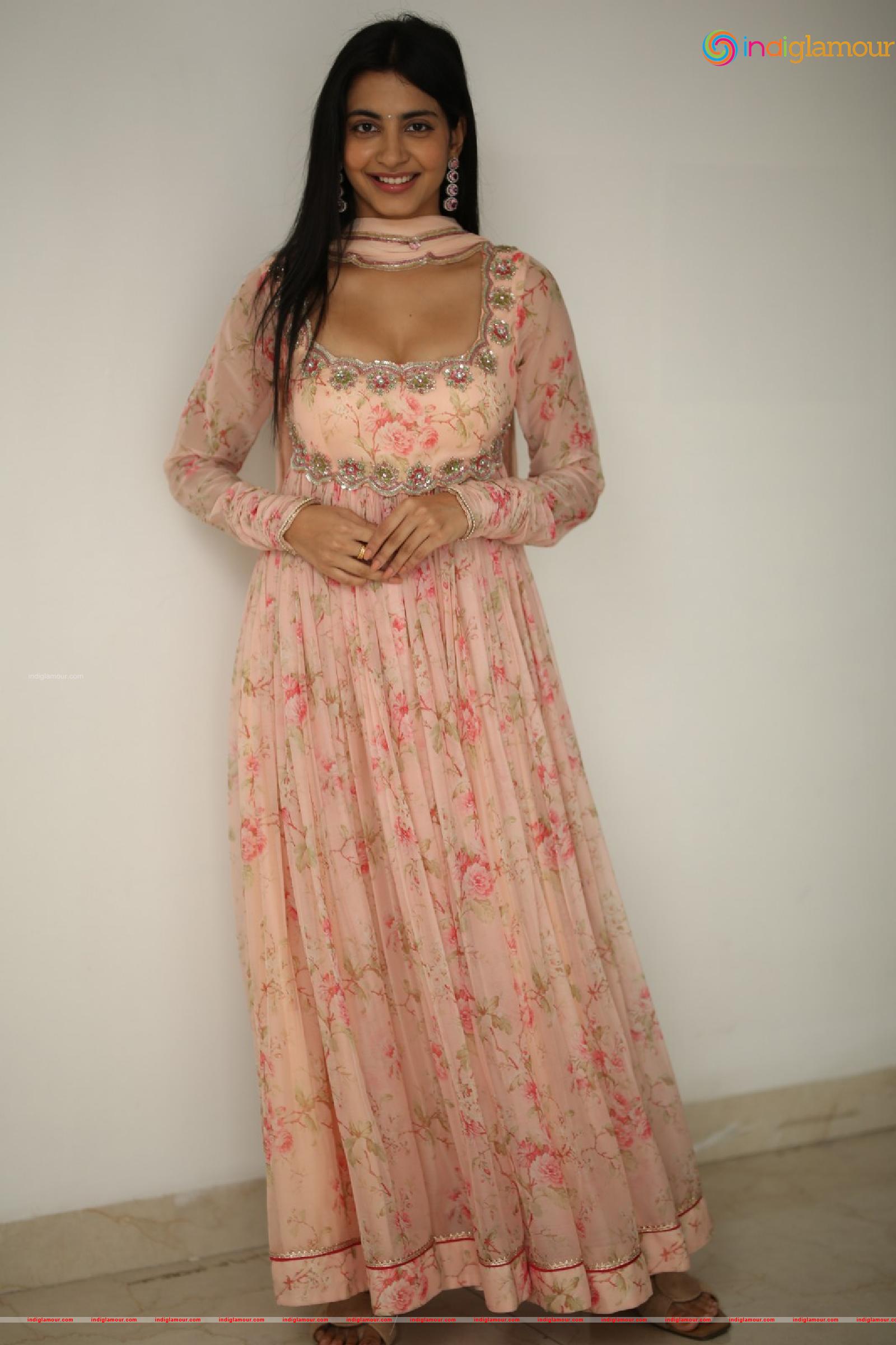 Pragathi Srivastava Actress hd photo