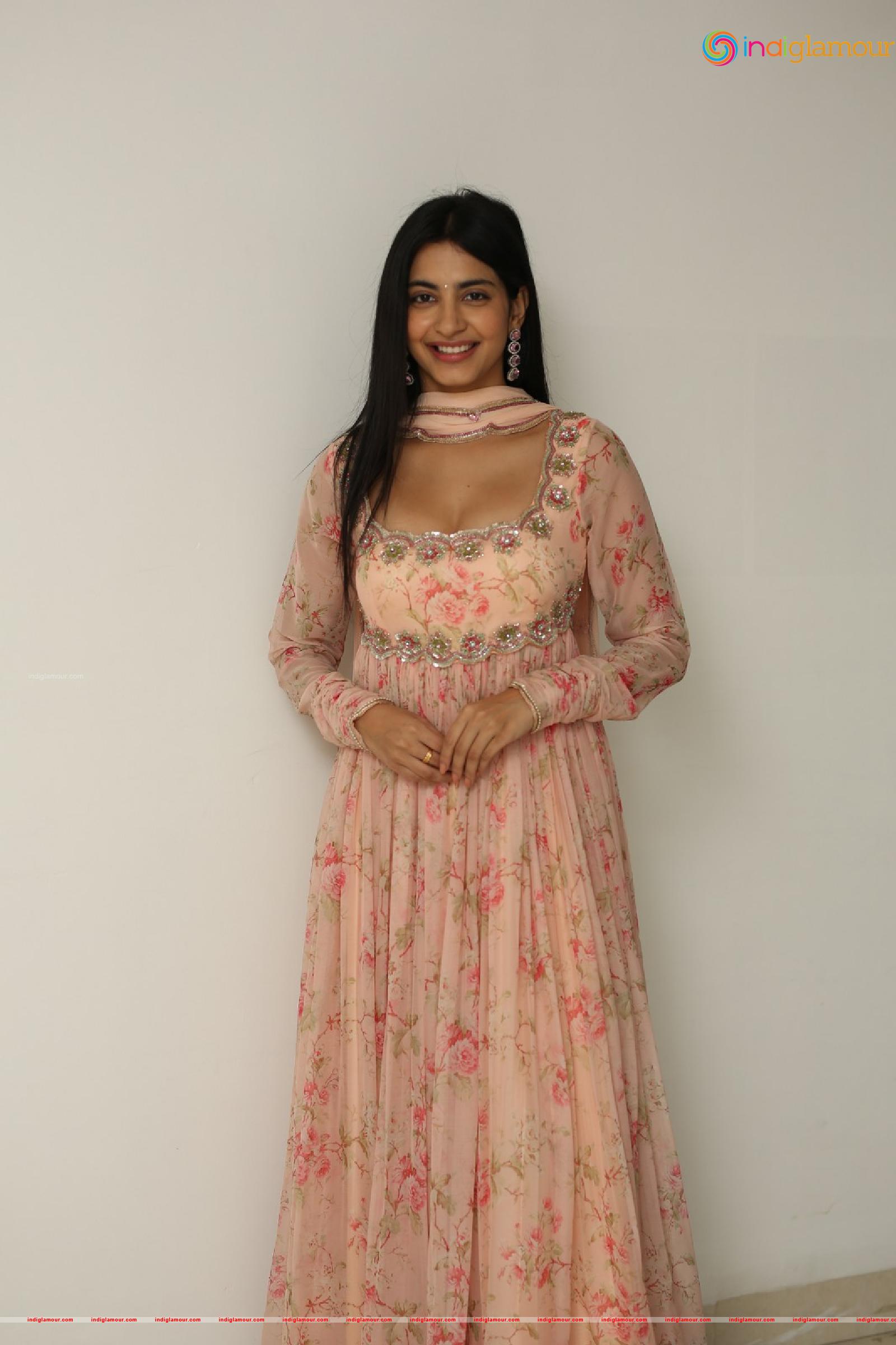 Pragathi Srivastava Actress hd photo