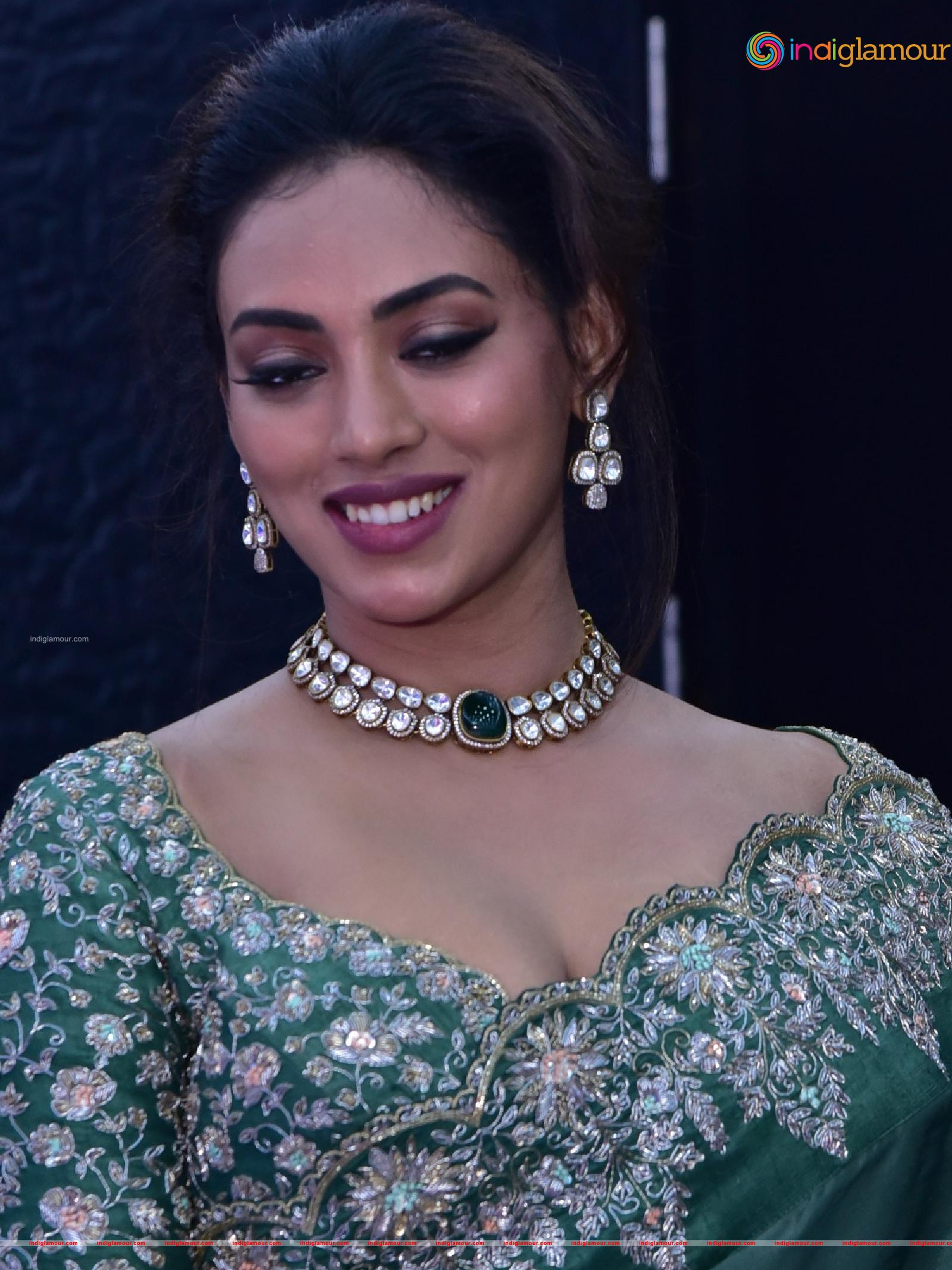 Kamakshi Bhaskarla Actress hd photo