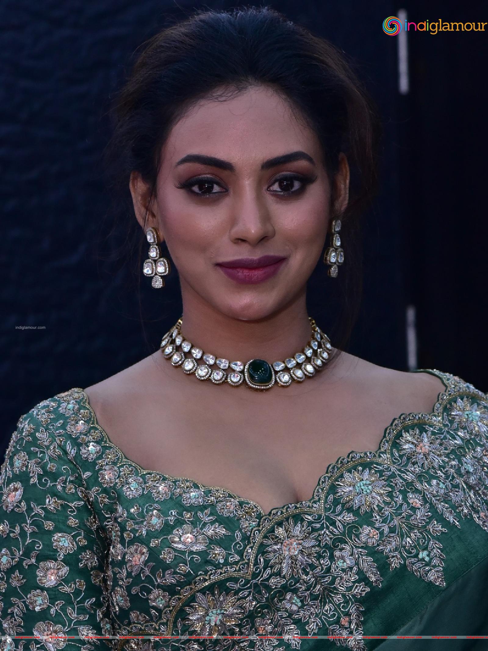 Kamakshi Bhaskarla Actress hd photo