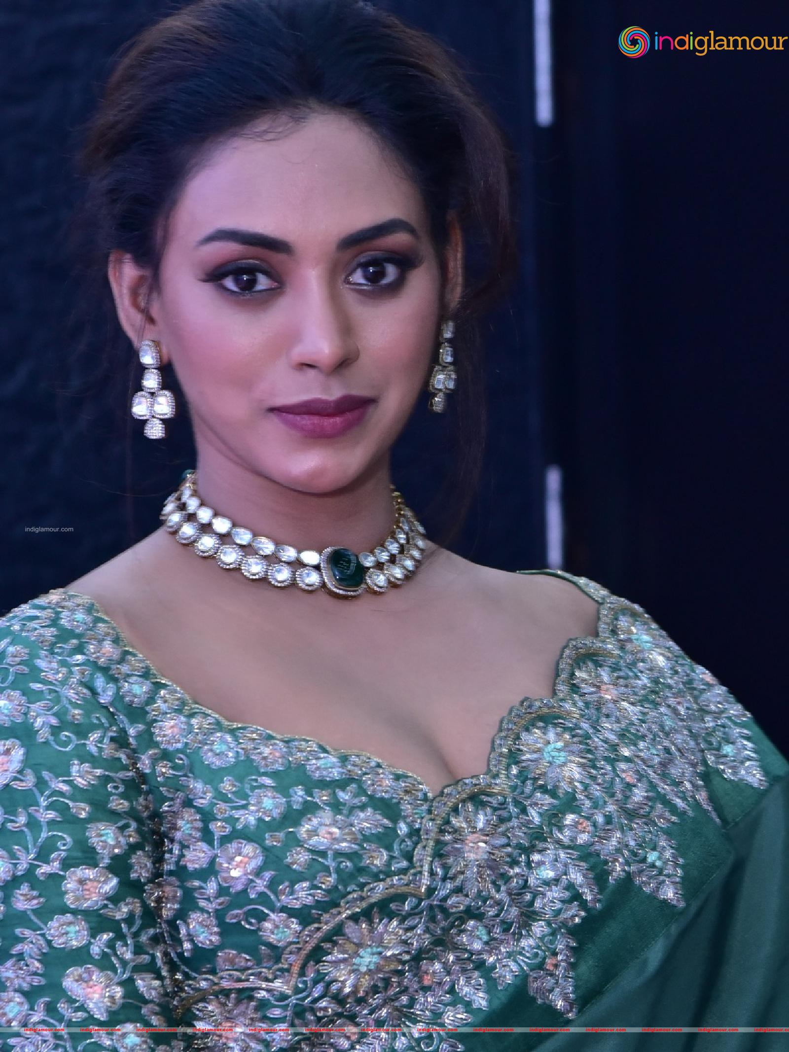 Kamakshi Bhaskarla Actress hd photo