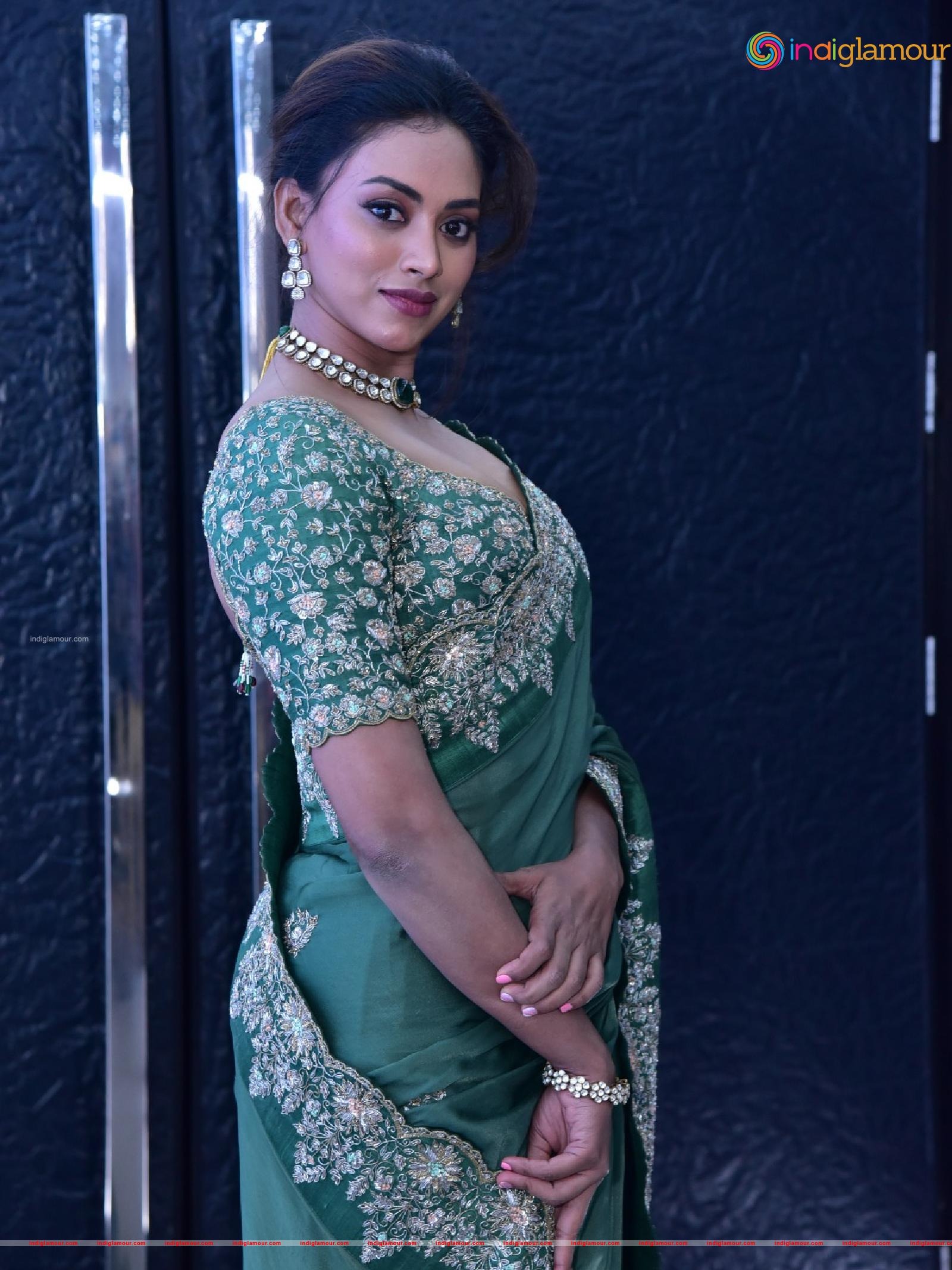 Kamakshi Bhaskarla Actress hd photo