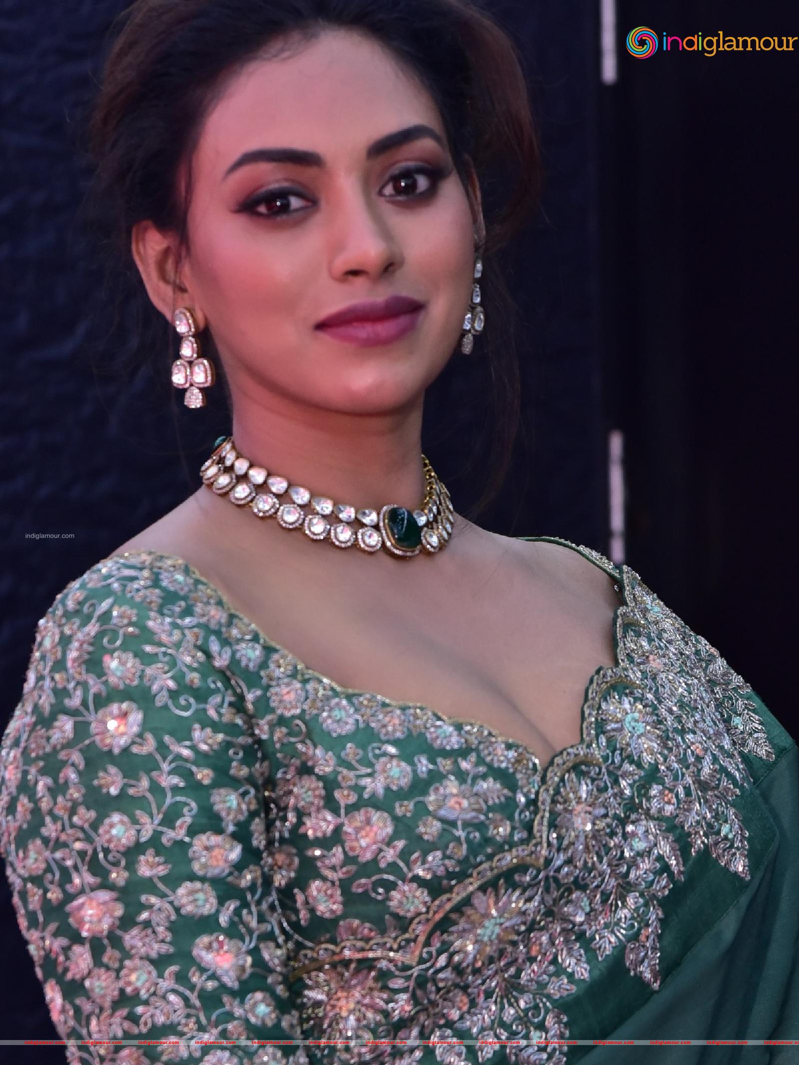 Kamakshi Bhaskarla Actress hd photo