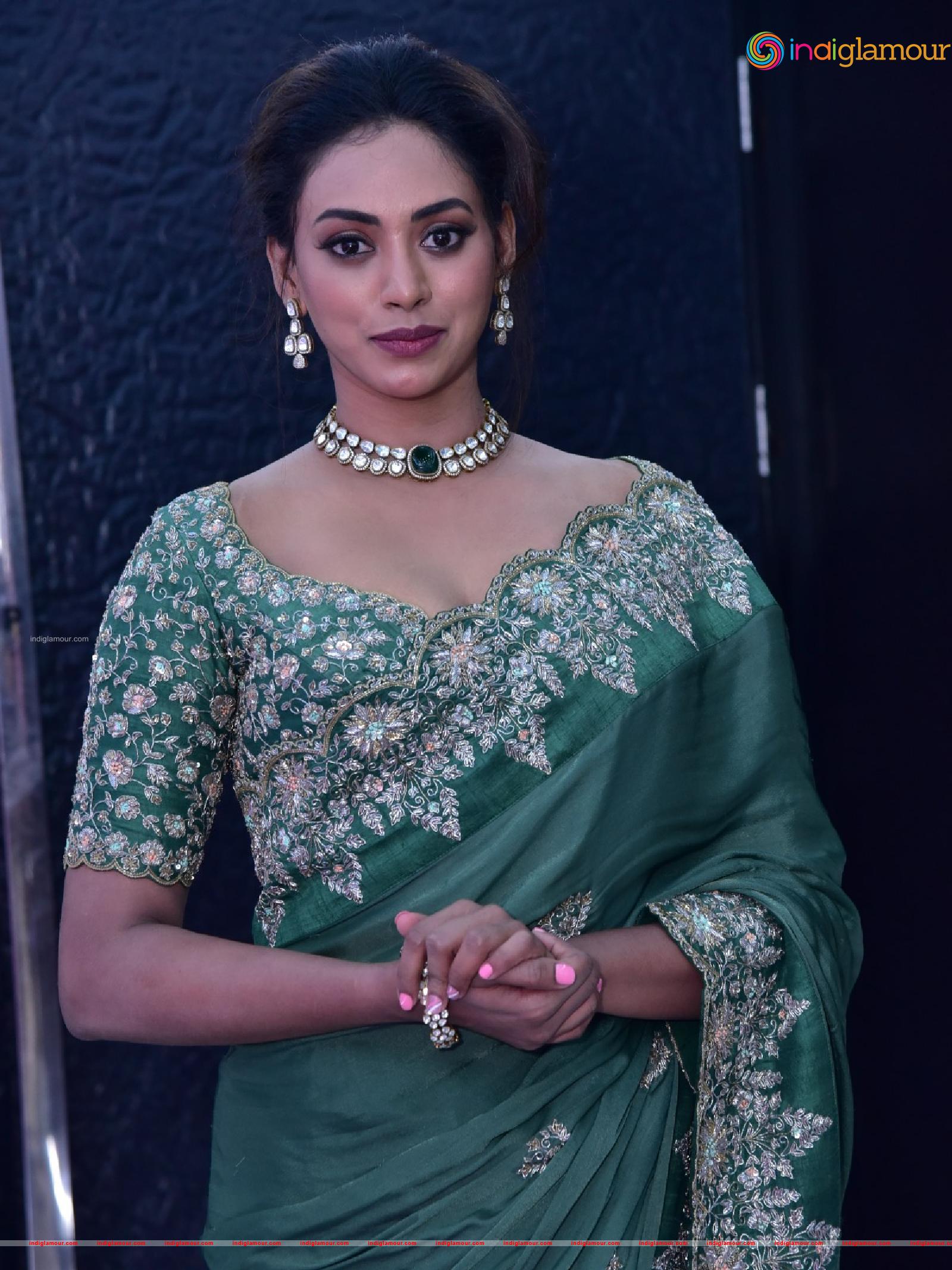 Kamakshi Bhaskarla Actress hd photo