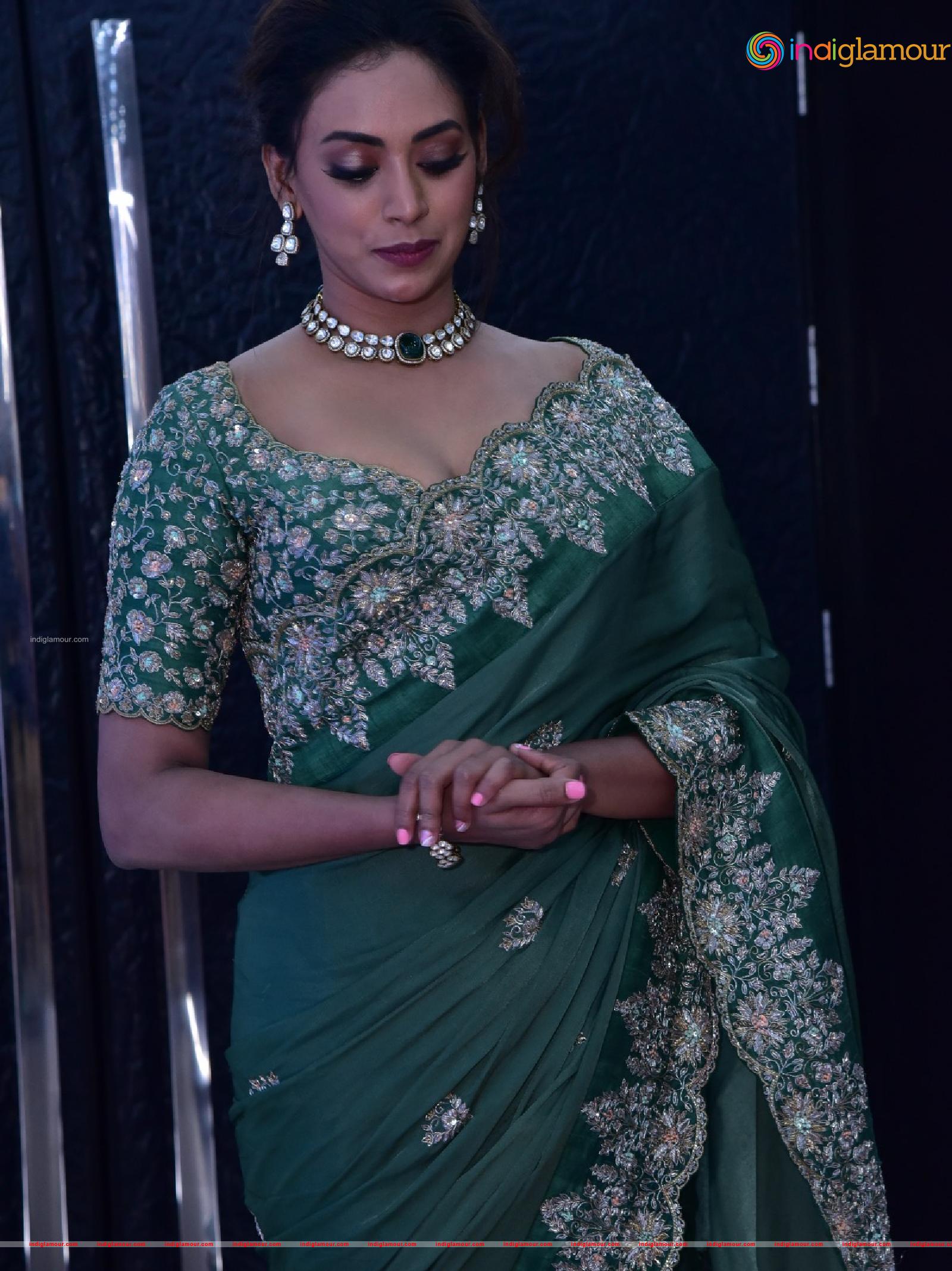 Kamakshi Bhaskarla Actress hd photo