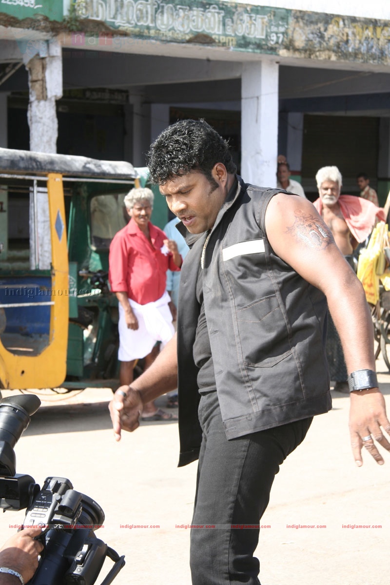 Iddaru Monagallu Movie hd photo