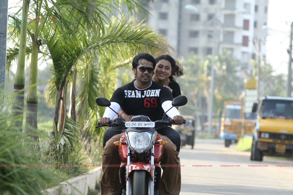 Iddaru Monagallu Movie hd photo