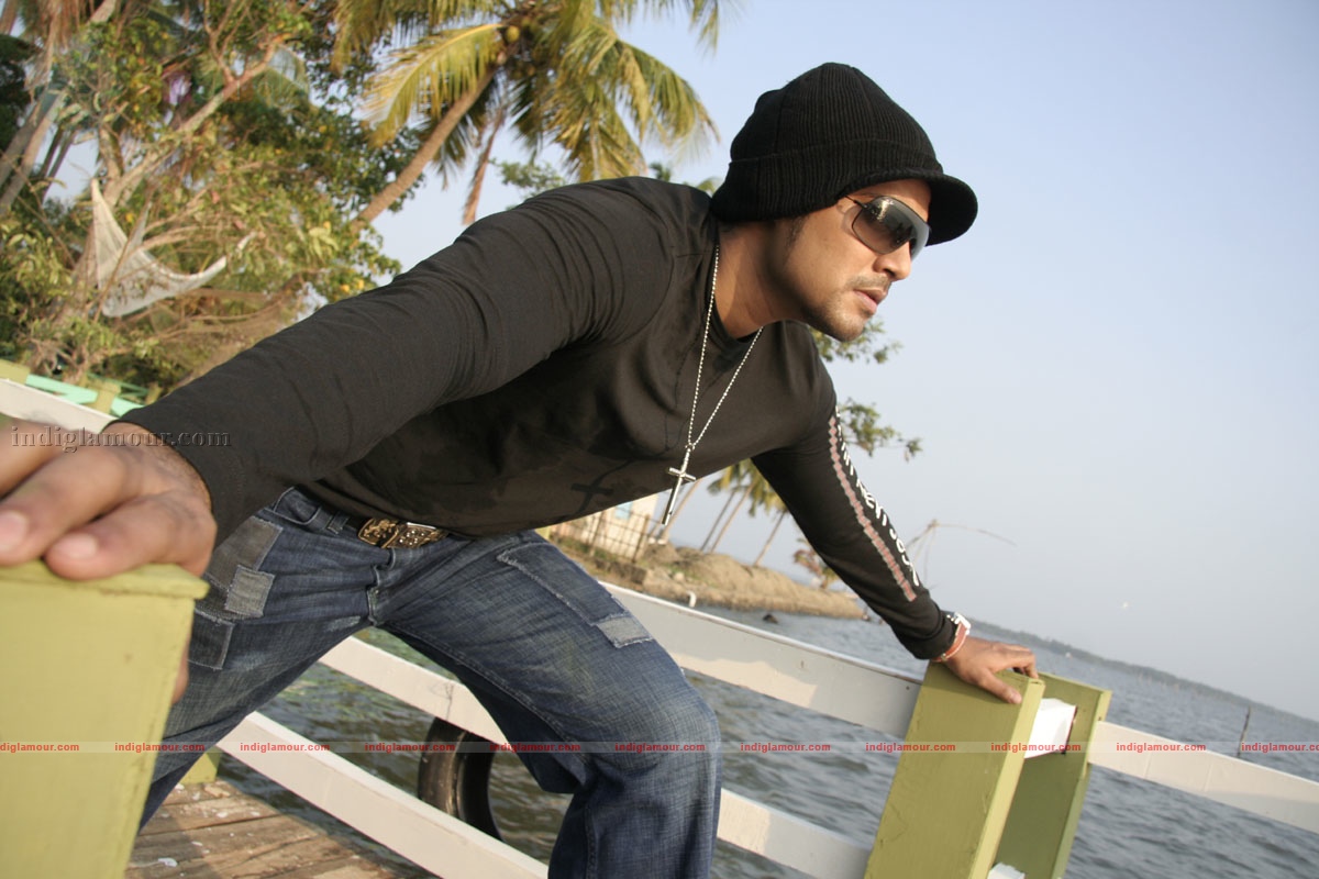 Iddaru Monagallu Movie hd photo