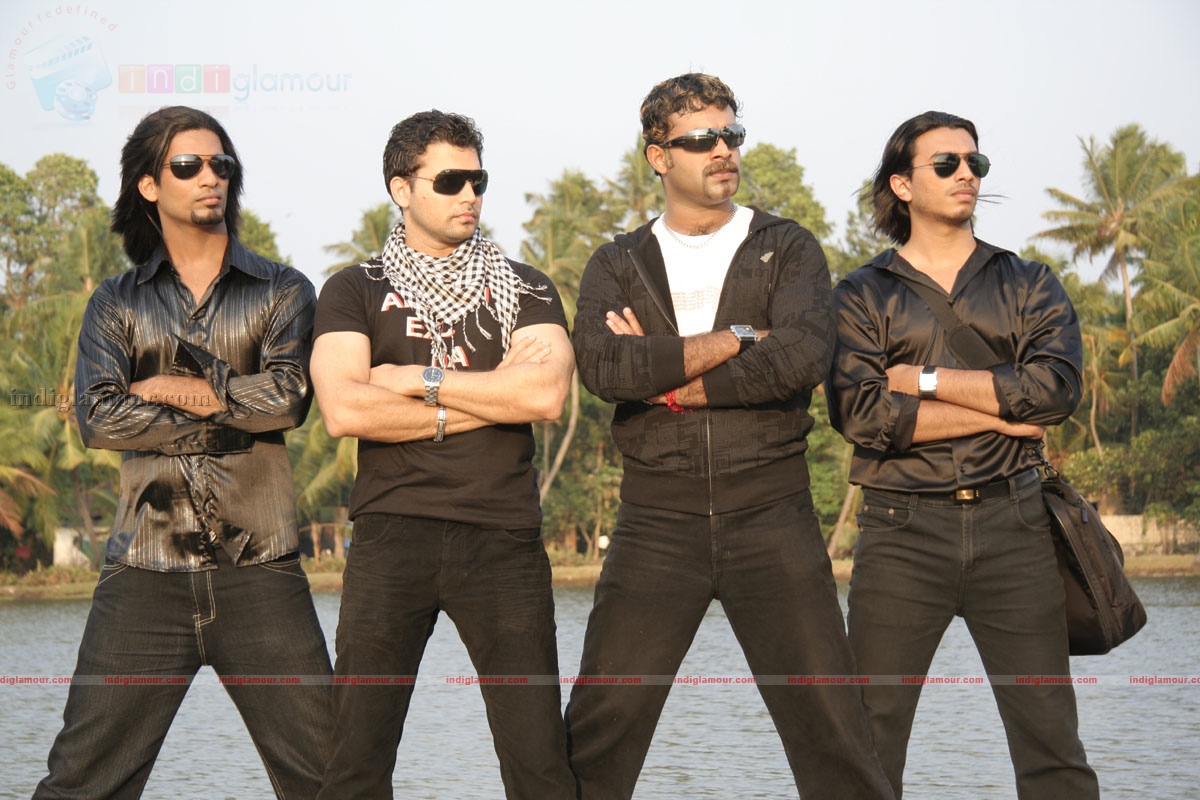 Iddaru Monagallu Movie hd photo