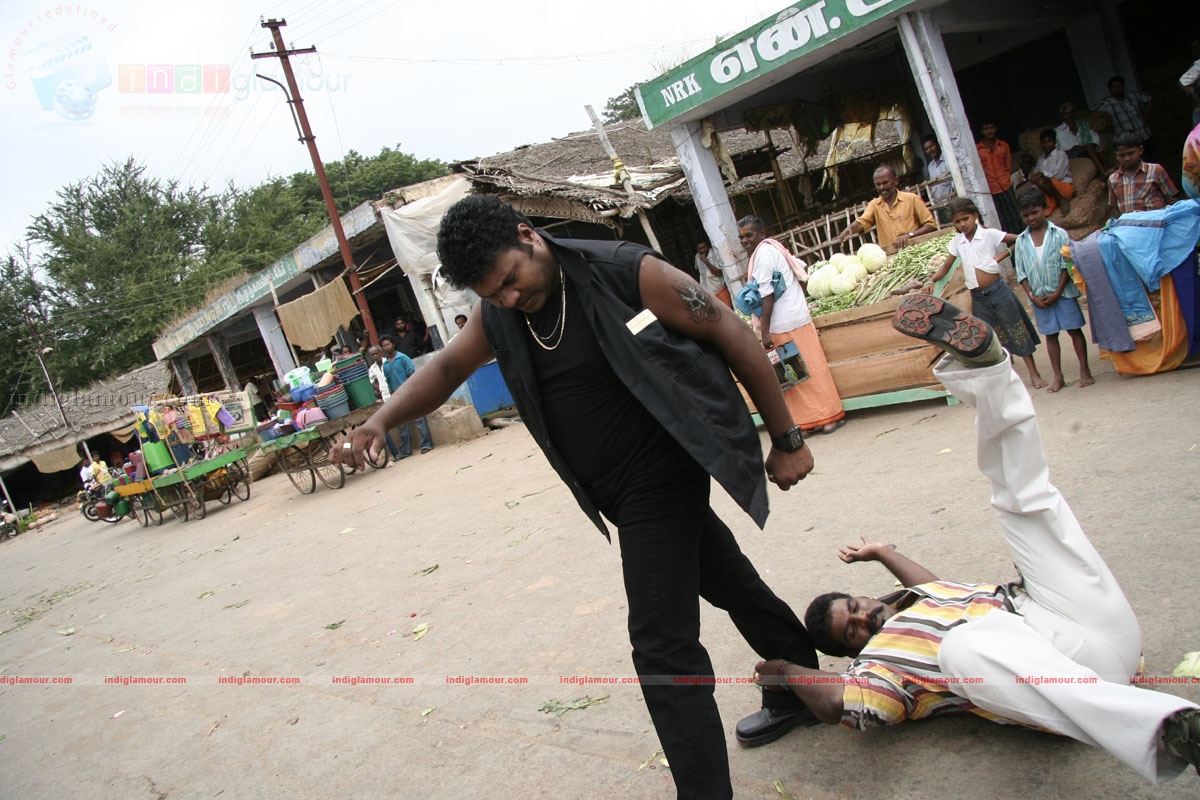 Iddaru Monagallu Movie hd photo