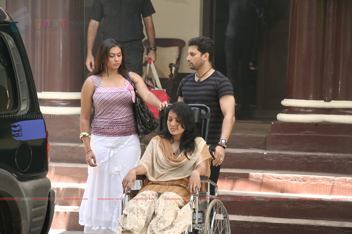 Iddaru Monagallu Movie hd photo
