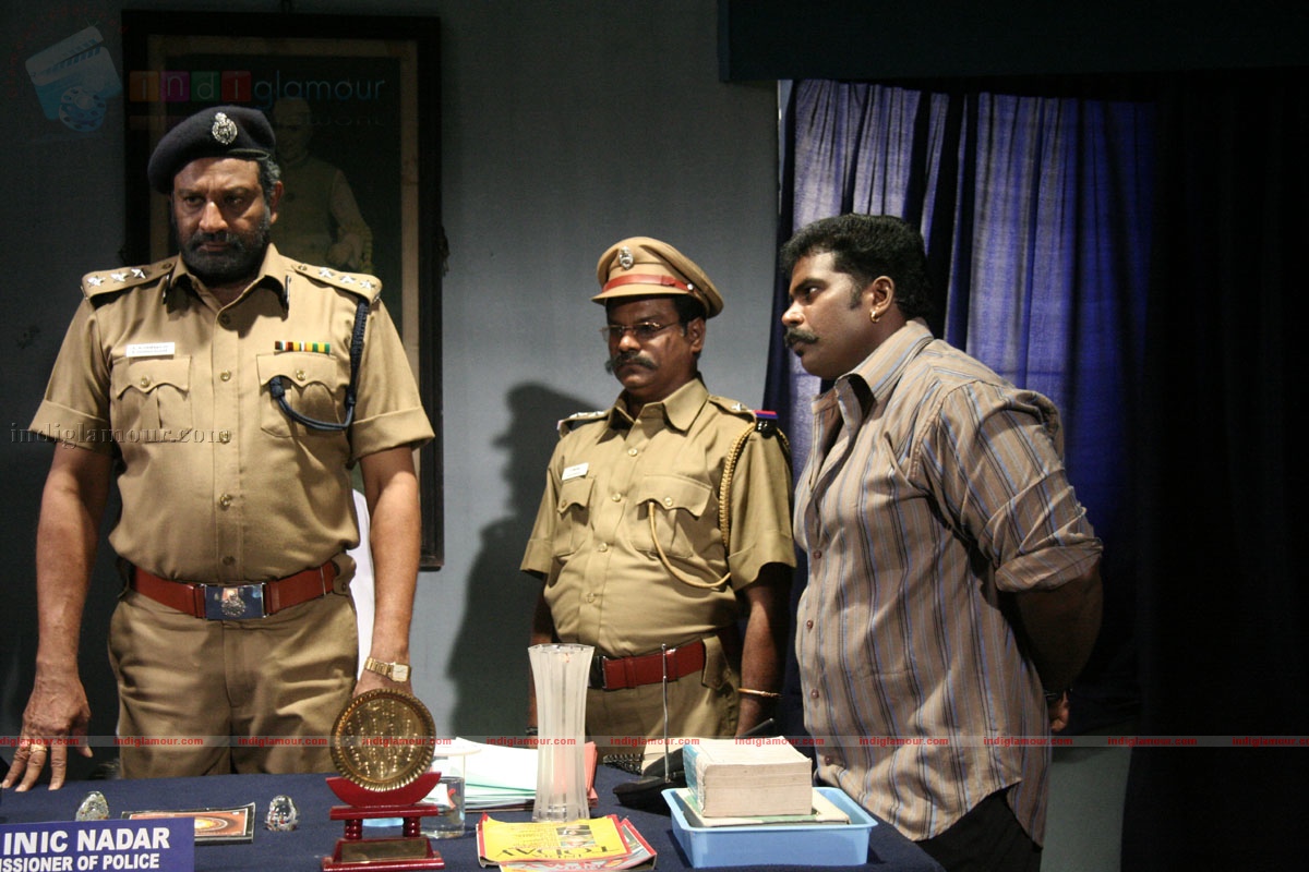 Iddaru Monagallu Movie hd photo