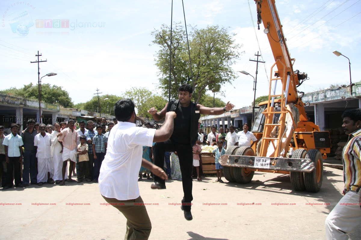 Iddaru Monagallu Movie hd photo