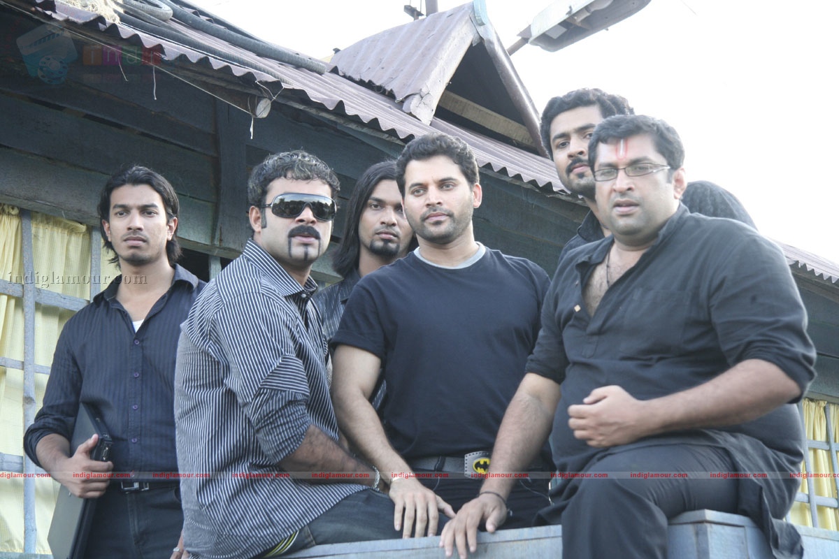 Iddaru Monagallu Movie hd photo