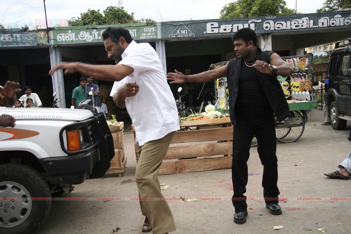 Iddaru Monagallu Movie hd photo