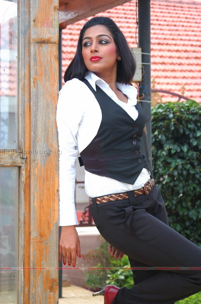 Andari Bhanduvaya Movie hd photo