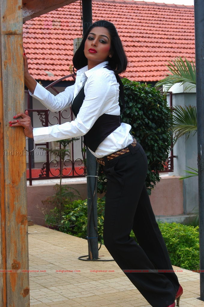 Andari Bhanduvaya Movie hd photo