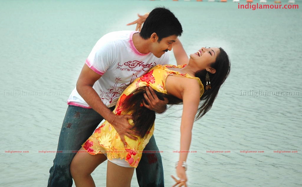 Aunty Uncle Nandagopal Movie hd photo