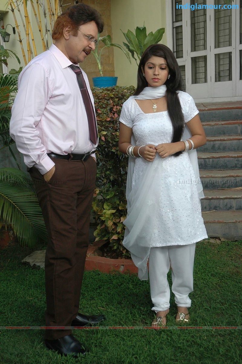 Chetilo Cheyyesi Movie hd photo