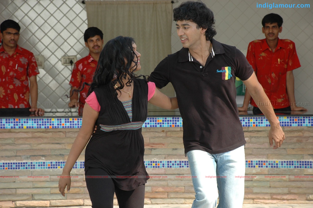 Chetilo Cheyyesi Movie hd photo