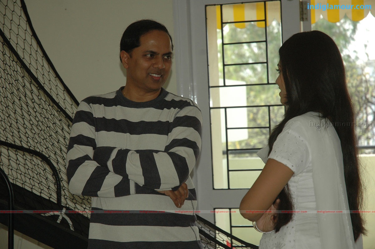 Chetilo Cheyyesi Movie hd photo