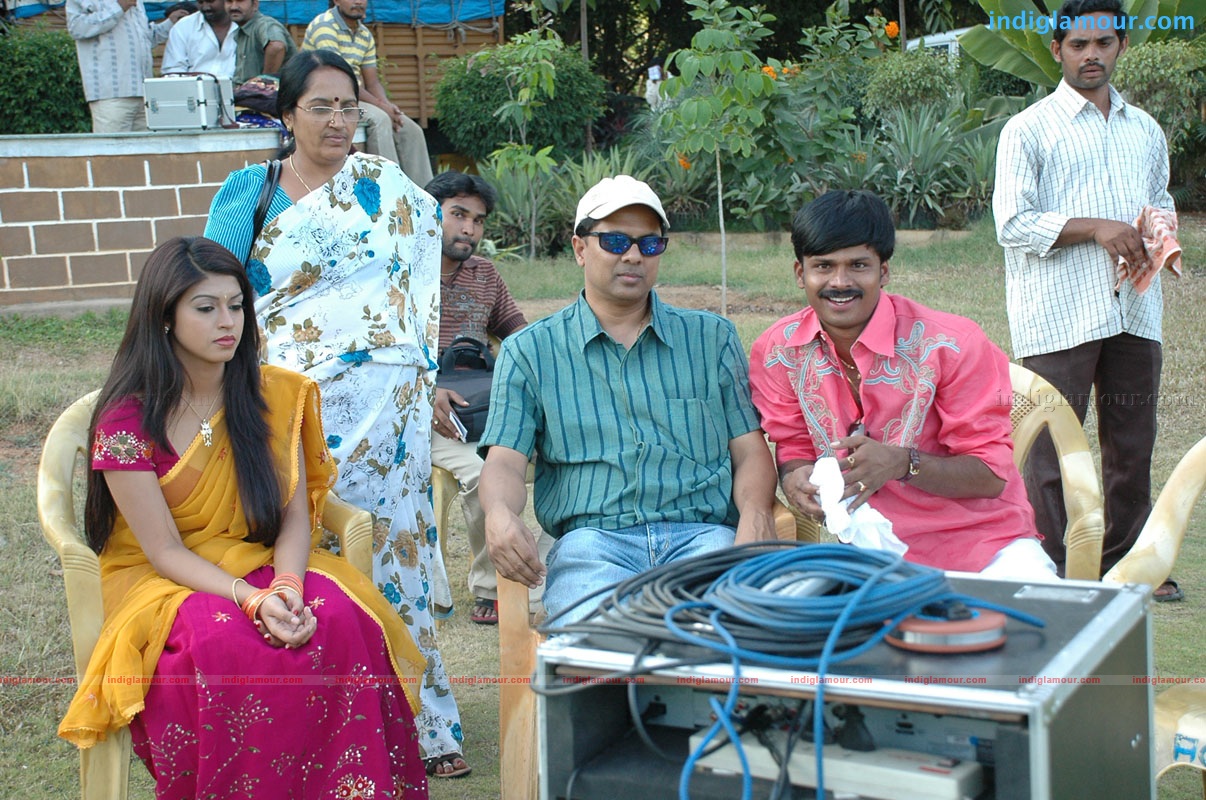 Chetilo Cheyyesi Movie hd photo