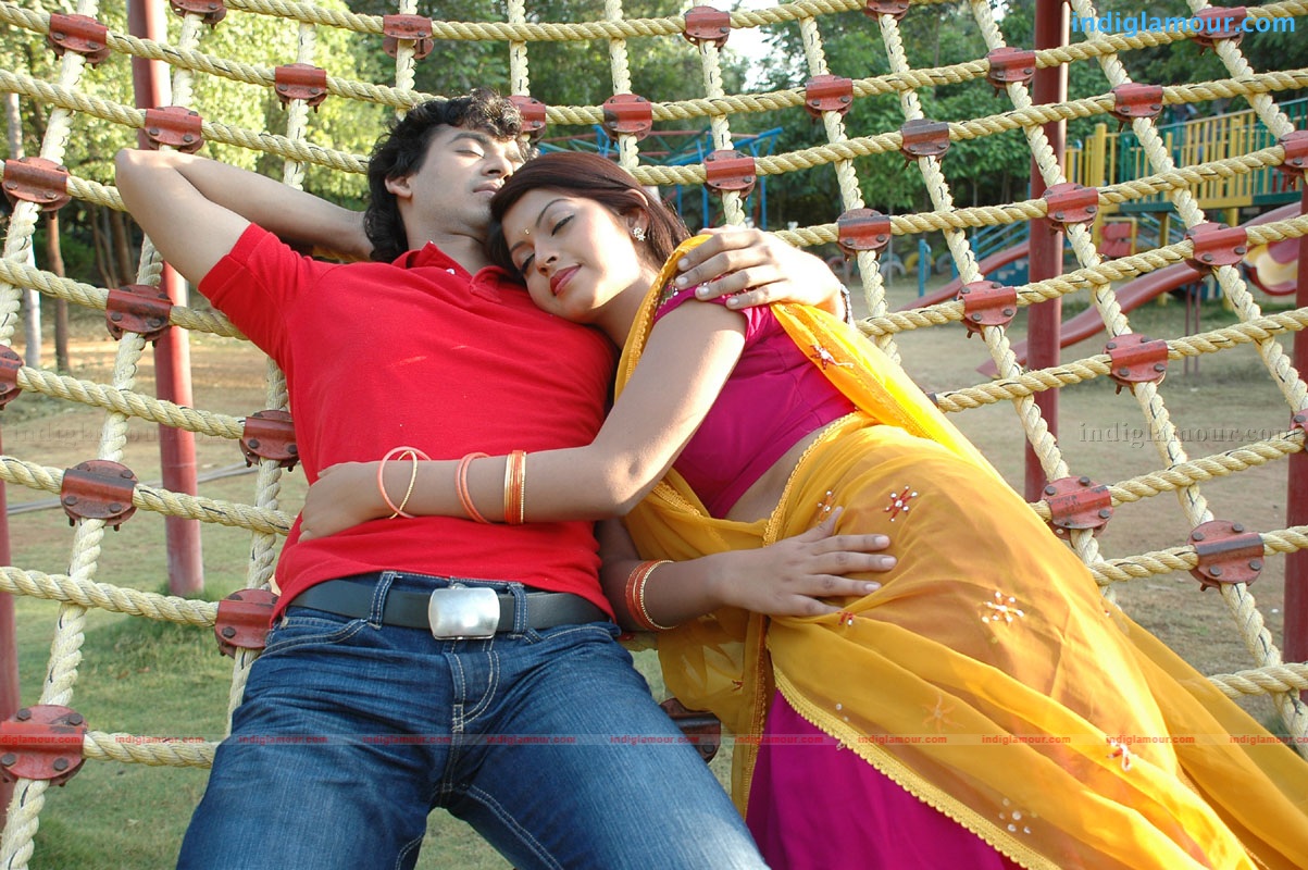 Chetilo Cheyyesi Movie hd photo