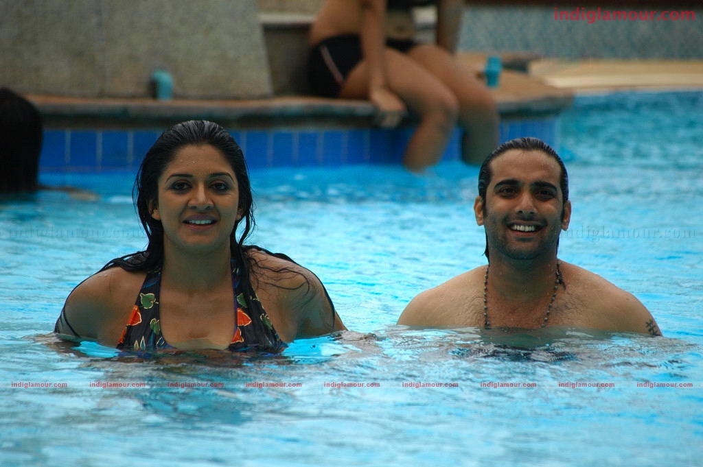 Chukkalanti Ammayi Chakkananina Abbayi Movie hd photo