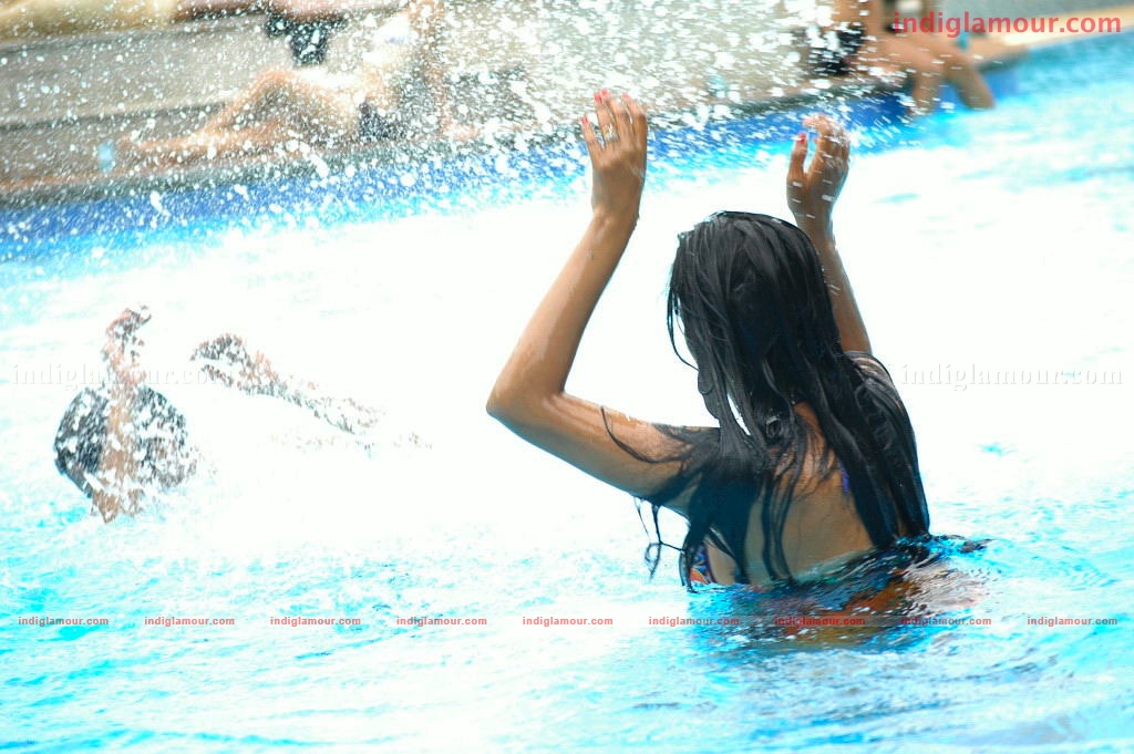 Chukkalanti Ammayi Chakkananina Abbayi Movie hd photo