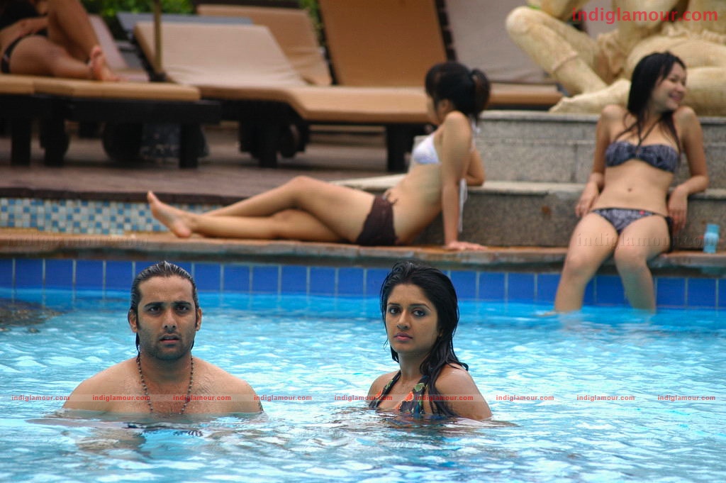 Chukkalanti Ammayi Chakkananina Abbayi Movie hd photo